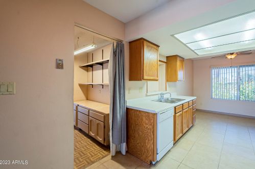 2324 Cactus Rd, Phoenix AZ 85032-7609 exterior