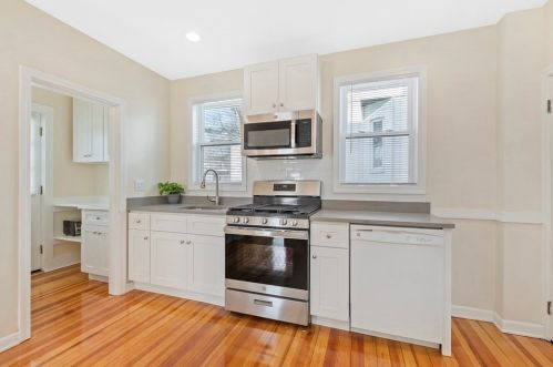 47 Linden St, Newton MA 02464-1432 exterior