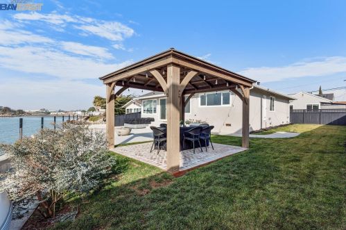 13095 Neptune Dr, San Leandro CA  94577-3130 exterior