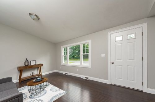 1364 Cohannet St, Taunton MA  02780-7136 exterior