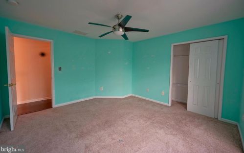 128 Betsy Ross Way, West Deptford NJ 08096-6872 exterior