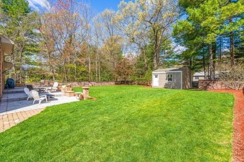 18 Francis St, North Reading MA 01864-3121 exterior