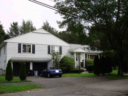 100 Olde Field Rd, Newton, MA 02459-2720