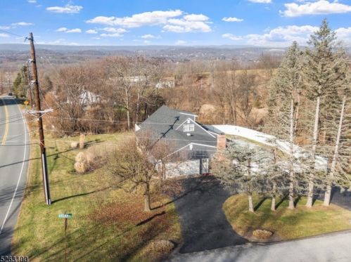 9 Lake Pochung Rd, Wantage NJ  07461-4027 exterior