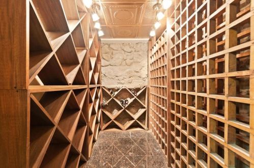 215 Ave, Weston MA 02493-1908 exterior