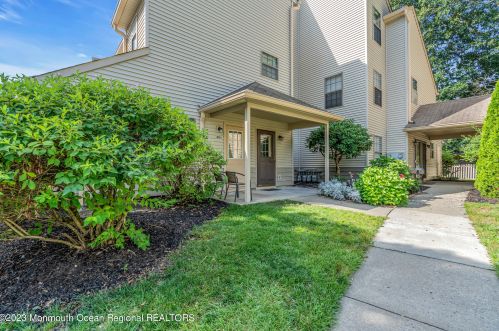 402 Daffodil Dr, Jackson Twp NJ 08527-4127 exterior