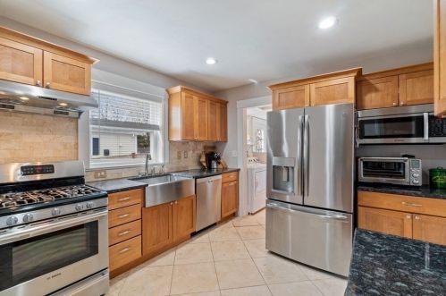 79 Border St, Dedham MA 02026-3601 exterior