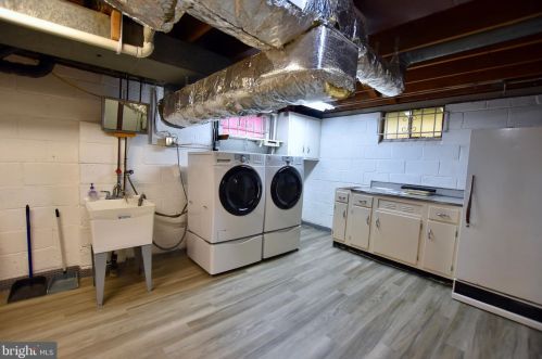 353 Hendrickson Ave, West Deptford NJ 08096-1327 exterior