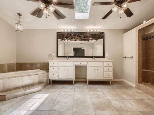 7032 Greenview Cir, Fort Worth TX 76120-1343 exterior