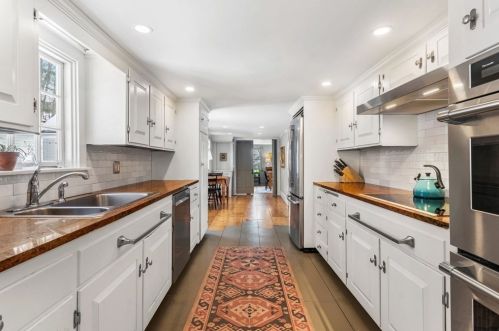 93 Riv Rd, Topsfield MA 01983-2111 exterior