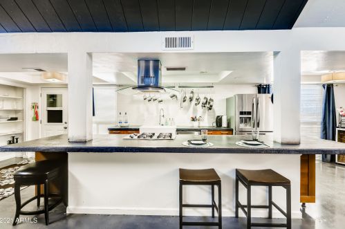 3001 Clinton St, Phoenix AZ 85029-4235 exterior