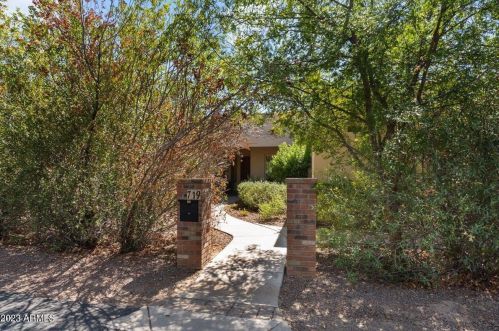 719 Circle Rd, Phoenix, AZ 85020-4141