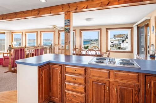 176 Central Ave, Marshfield MA 02047-6149 exterior