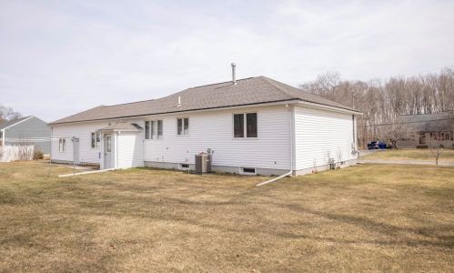 95 Copley Dr, Taunton MA 02780 exterior