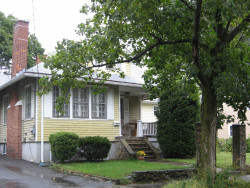 105 Cleveland St, Newton, MA 02465-1562