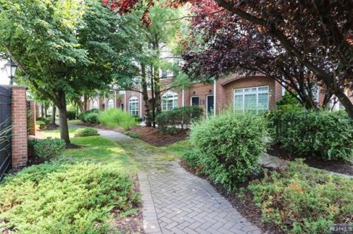 304 Freedom Ln, Belleville, NJ 07109-5336