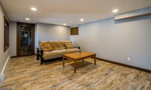 454 Skyline Lk Dr, Skyline Lakes NJ 07456-1917 exterior