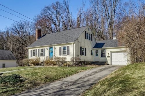 12 Orlando Ave, Worcester, MA 01606-2523