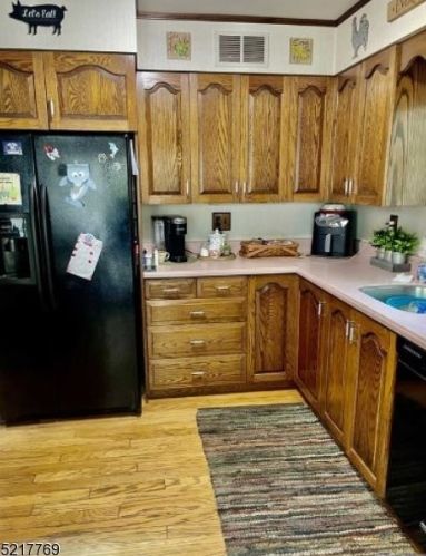 474 Skyline Lake Dr, Skyline Lakes, NJ 07456-1957