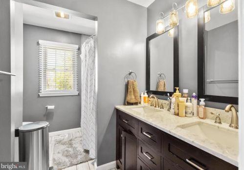 50 Tattersall Dr, West Deptford NJ 08051-1712 exterior