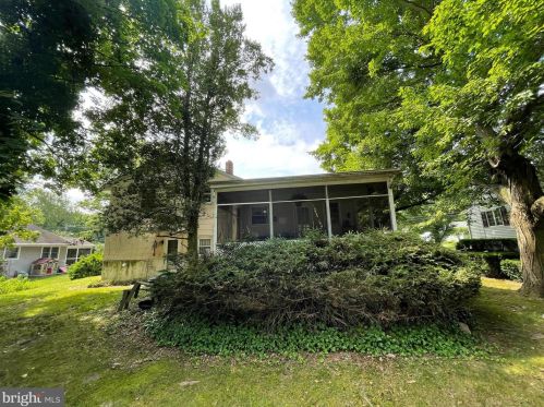 1 Budd Blvd, West Deptford NJ 08096-3332 exterior