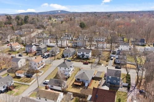 31 Jersey St, Dedham MA  02026-4942 exterior