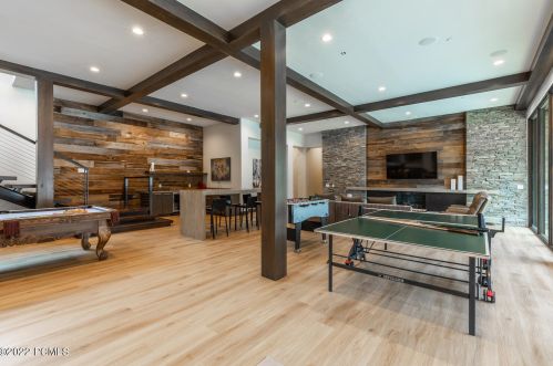 215 White Pne Cyn Rd, Park City UT 84060-6514 exterior