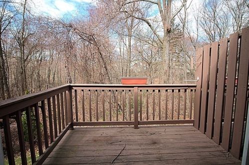 194 Brookfield Ln, Agawam MA 01001-3652 exterior