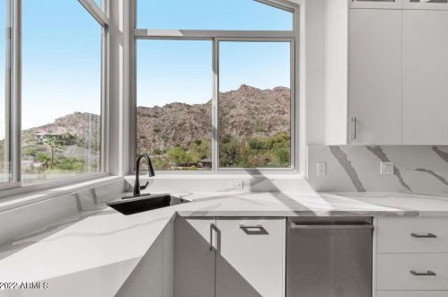 1825 Cinnabar Ave, Phoenix AZ  85020-1916 exterior