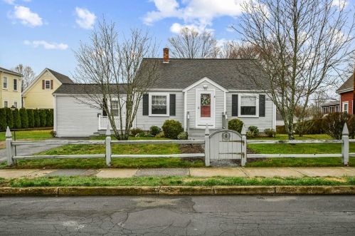 50 Pleasant St, Whitman, MA 02382-2118