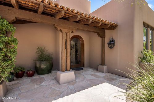 2020 Bethany Home Rd, Phoenix AZ 85014-2434 exterior