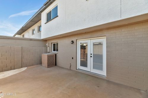 2818 Clarendon Ave, Phoenix AZ 85031-3142 exterior