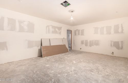 1332 Edgemont Ave, Phoenix AZ 85035-2212 exterior