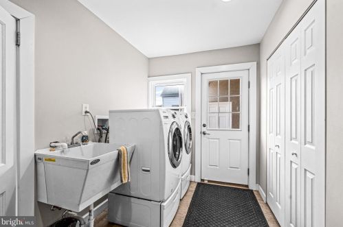 217 Colonial Ave, West Deptford NJ 08096-1011 exterior