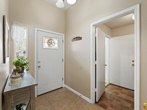 4702 Grovetree Ln, Garland TX  75043-8228 exterior