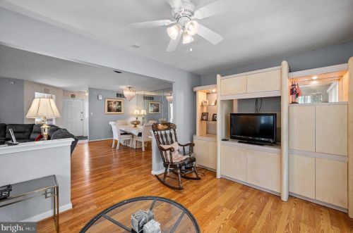 36 Kelly Dr, West Deptford NJ 08096-6712 exterior