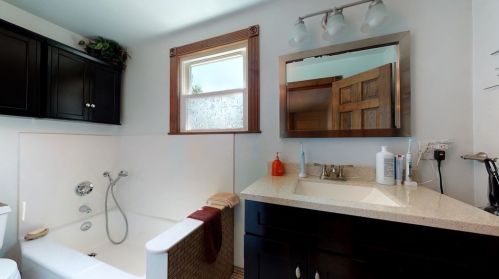 471 Main St, East Bridgewater MA 02324-1476 exterior