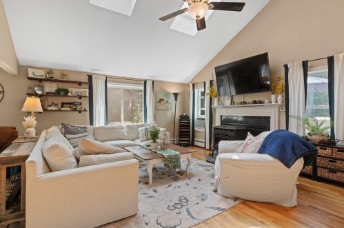 37 Howard Dr, Plymouth MA 02360-4272 exterior