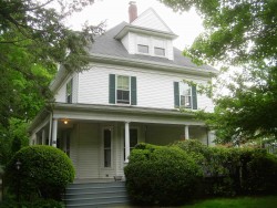 60 Columbus St, Newton, MA 02461-1439