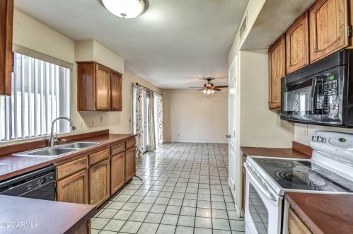 7330 Coolidge St, Phoenix AZ 85015-3845 exterior