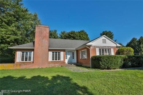 9 Greentree Dr, Bangor PA  18013-2432 exterior