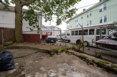 1 Blf St, Worcester MA 01610-2445 exterior