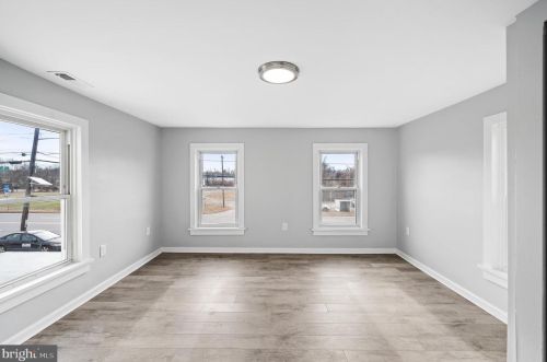 460 Crown Point Rd, West Deptford NJ  08086-2124 exterior