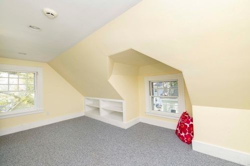 10 Hyde St, Newton MA 02461-1203 exterior