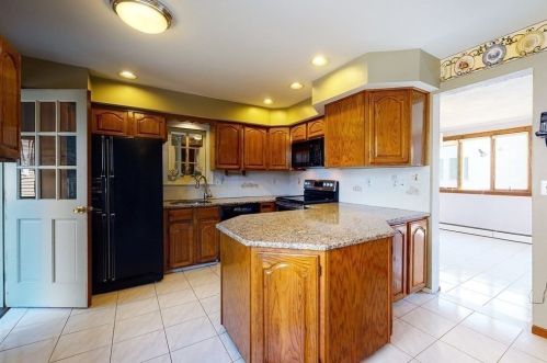 92 Chapel St, Newton MA 02458-1308 exterior