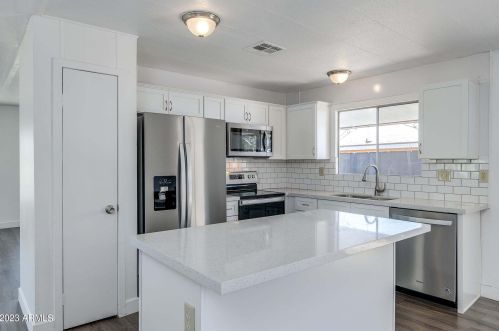 13014 19th Way, Phoenix AZ  85022-5017 exterior