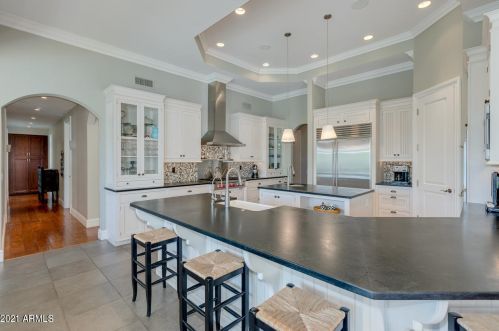 5621 Calle Camelia, Phoenix AZ 85018-4617 exterior