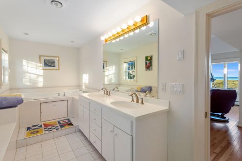 65 Morris Is Rd, Chatham MA 02633-2526 exterior