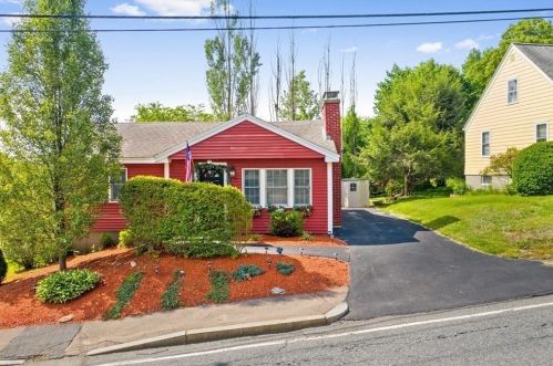 91 Ararat St, Worcester, MA 01606-2622