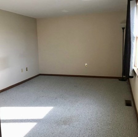 27 Christopher Dr, Methuen MA 01844-6558 exterior